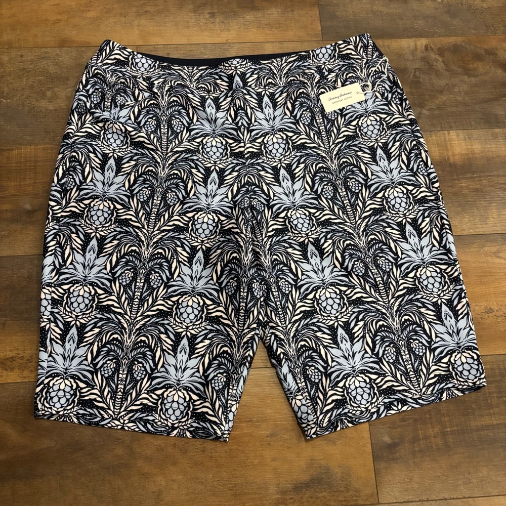 Tommy Bahama Everyday Active Stretch Navy Blue White Pineapple Shorts Women L